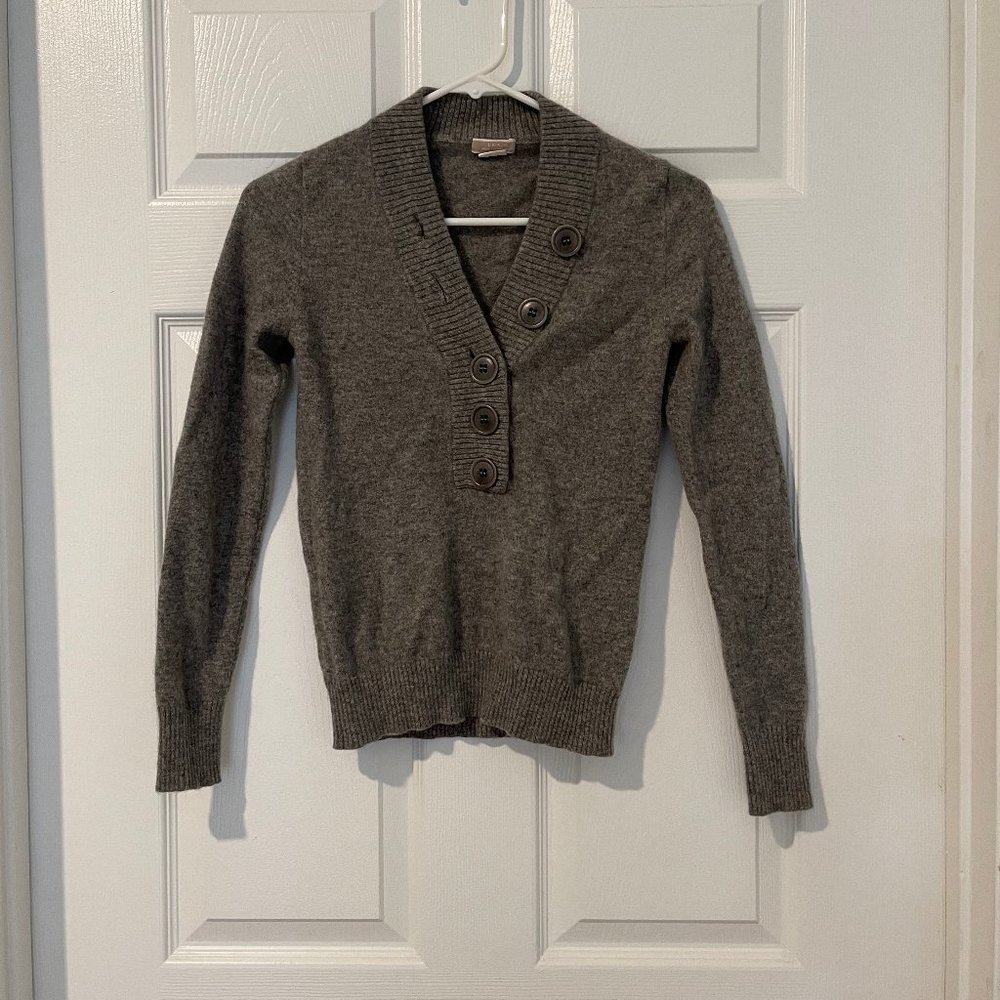 J Crew Grey 100% Cashmere Big Button V-Neck Sweater Italian Yarn Size S EUC